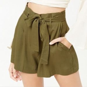 🌵 Forever21 Olive PaperBag Bow Shorts 🌵